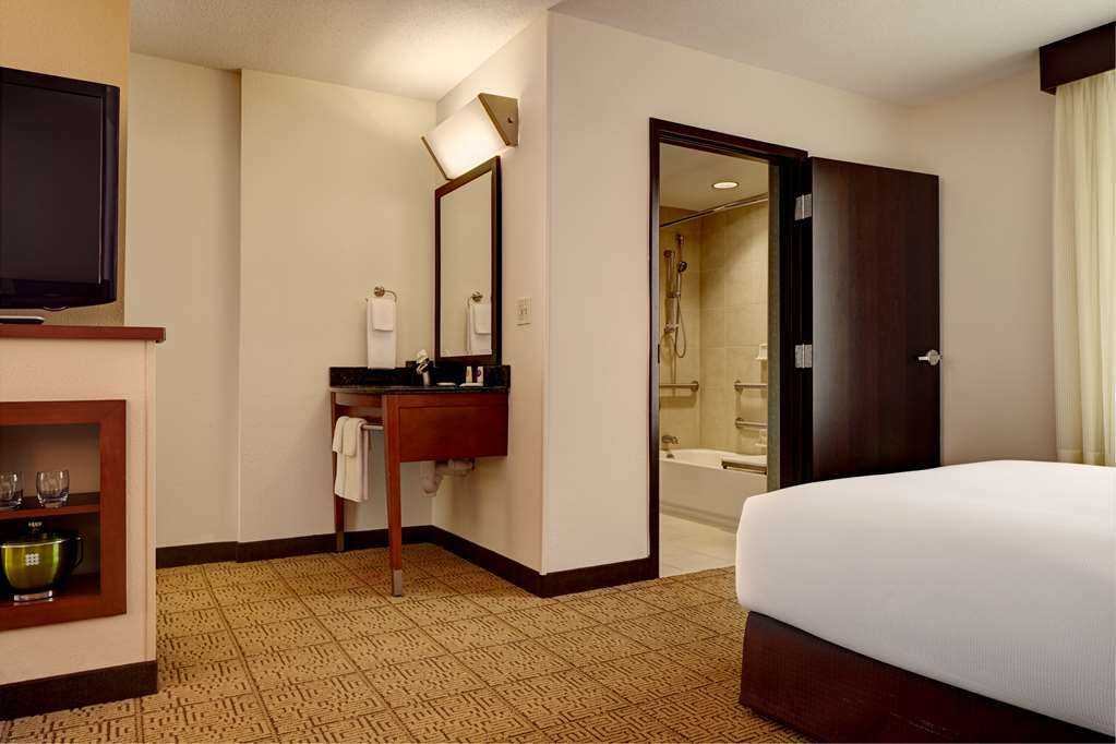 Hyatt Place Phoenix/ 3*